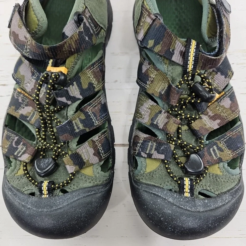 Keen Newport‎ H2 Youth Size 6 Camo Green Sport Outdoor Hiking Sandals Shoes 9212